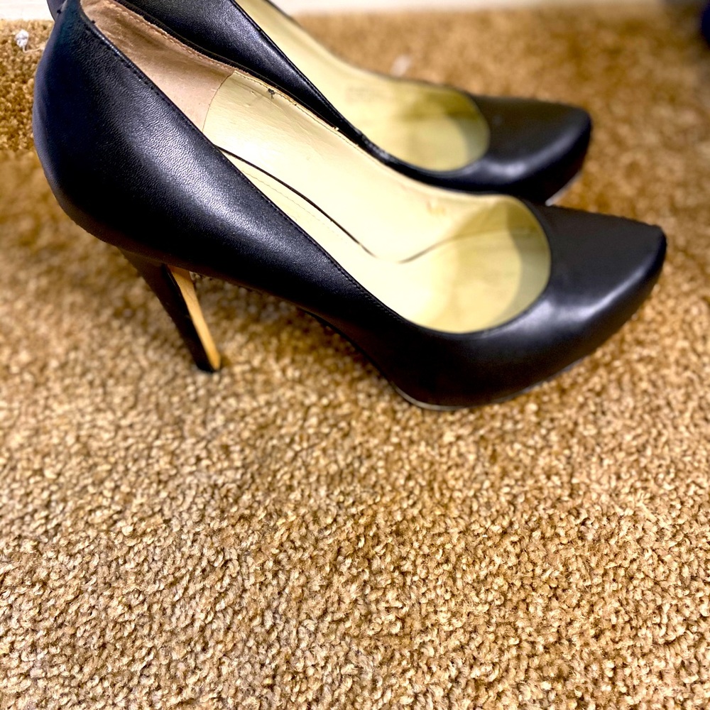 COPY - Black Leather Pumps